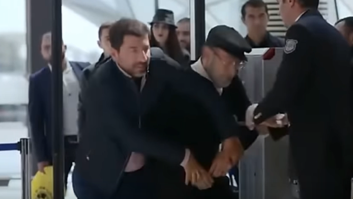 Yanlış Anlaşılma Filmi komik sahnelerinden bir tanesidir.